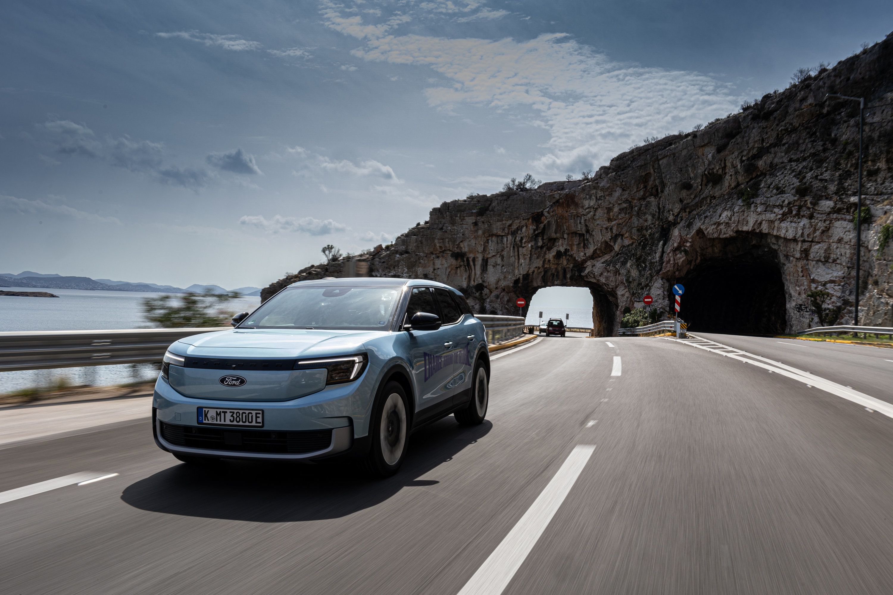 Explorer on the road. LICENSE EXPIRES: PERPETUAL - LICENSE BY: Ford Europe LICENSE SCOPE: A - Earned editorial, press releases, press kits. B - All non-broadcast digital and online media. C - All non-broadcast digital and online media, plus Retail and POS (showrooms, events etc). D - All print media (newspaper, magazine etc) REGION: Global COPYRIGHT AND IMAGE RIGHTS: This content is solely for editorial use and for providing individual users with information. Any storage in databases, or any distribution to third parties within the scope of commercial use, or for commercial use is permitted with written consent from Ford of Europe only.