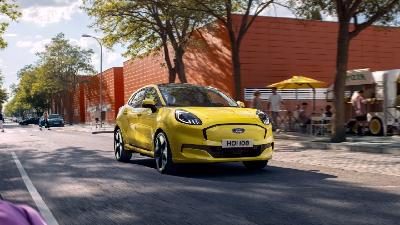 New Puma Gen-E takes Ford’s much-loved, best-selling car in Europe fully electric. This complements the EcoBoost Hybrid options giving Puma fans a range of powertrain choices Ford Puma Gen-E. LICENSE EXPIRES: 2027-12-02 - LICENSE BY: Makerhouse LICENSE SCOPE: B - All non-broadcast digital and online media. REGION: Europe COPYRIGHT AND IMAGE RIGHTS: This content is solely for editorial use and for providing individual users with information. Any storage in databases, or any distribution to third parties within the scope of commercial use, or for commercial use is permitted with written consent from Ford of Europe only.