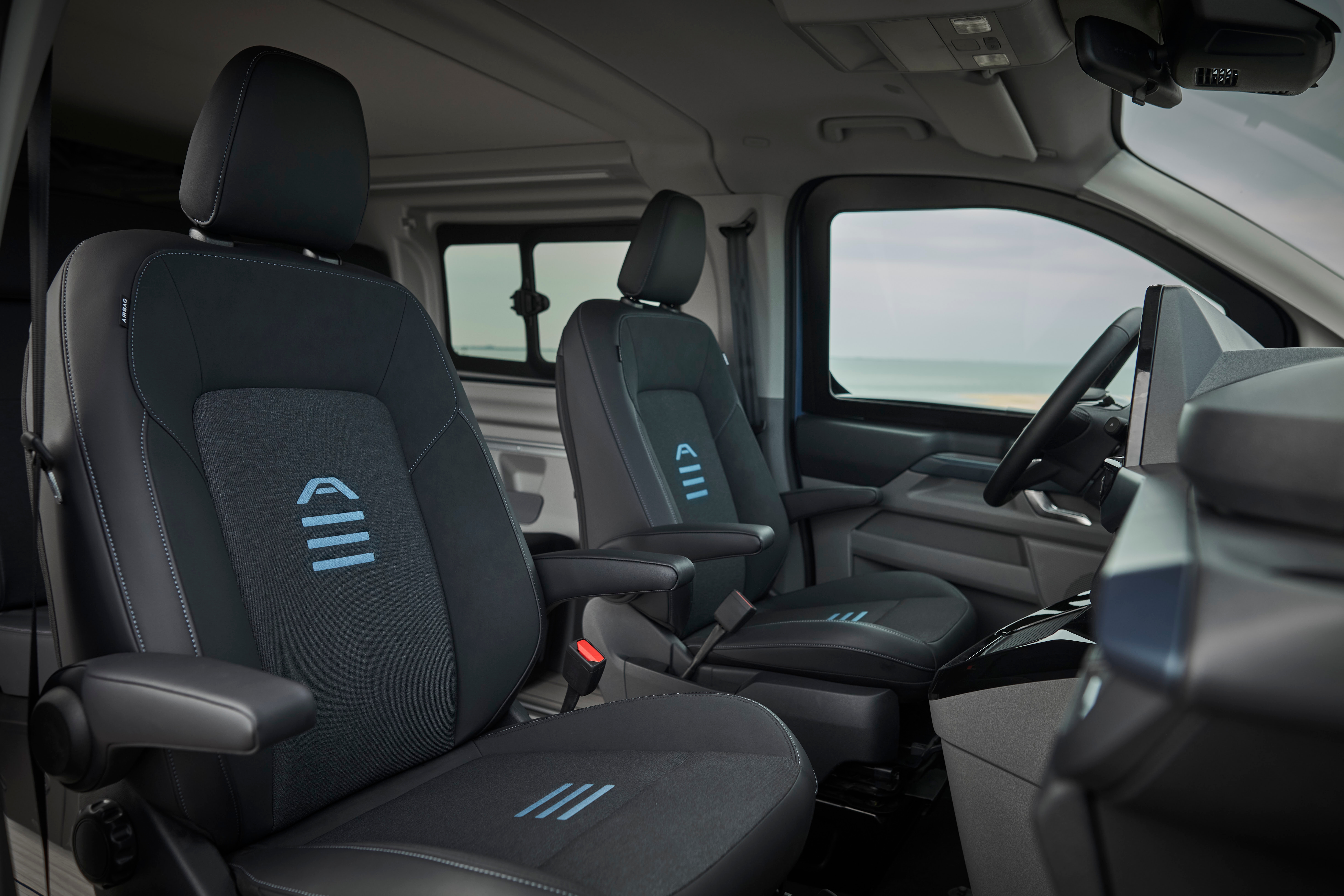 Developed for additional comfort on extended trips, the more spacious model builds on the popular multi-zone unique interior layout that sets Nugget apart in its segment LICENSE EXPIRES: 22.08.2027 - LICENSE BY: Makerhouse LICENSE SCOPE: A - Earned editorial, press releases, press kits. B - All non-broadcast digital and online media. C - All non-broadcast digital and online media, plus Retail and POS (showrooms, events etc). REGION: Europe COPYRIGHT AND IMAGE RIGHTS: This content is solely for editorial use and for providing individual users with information. Any storage in databases, or any distribution to third parties within the scope of commercial use, or for commercial use is permitted with written consent from Ford of Europe only.