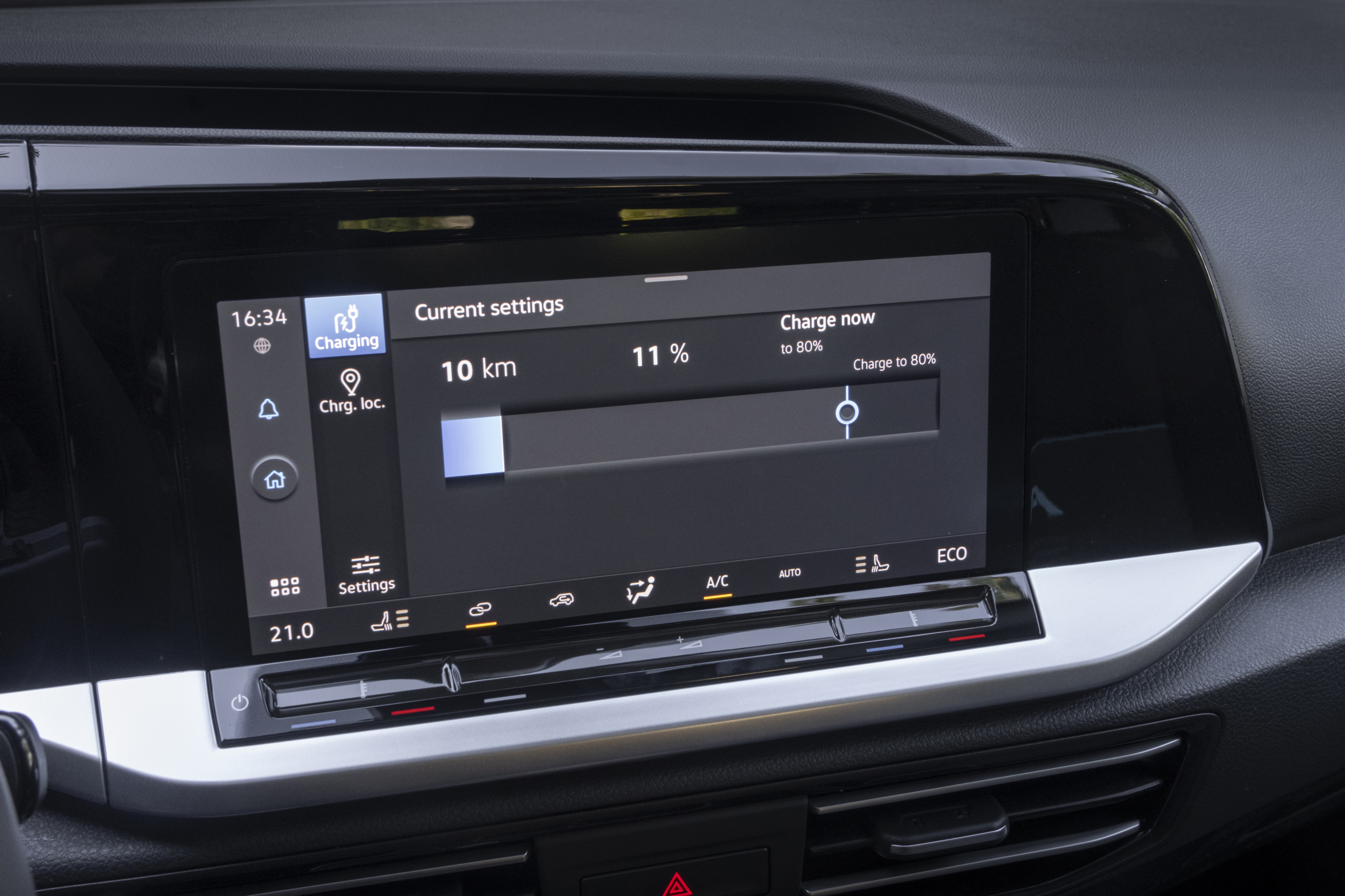 Ford introduces a plug-in hybrid Tourneo Connect with 110 km of electric range and smart drive modes for versatility LICENSE EXPIRES: 19.03.2027 - LICENSE BY: Stu Price / SP TV Ltd LICENSE SCOPE: A - Earned editorial, press releases, press kits. B - All non-broadcast digital and online media. C - All non-broadcast digital and online media, plus Retail and POS (showrooms, events etc). REGION: Europe. COPYRIGHT AND IMAGE RIGHTS: This content is solely for editorial use and for providing individual users with information. Any storage in databases, or any distribution to third parties within the scope of commercial use, or for commercial use is permitted with written consent from Ford of Europe only.