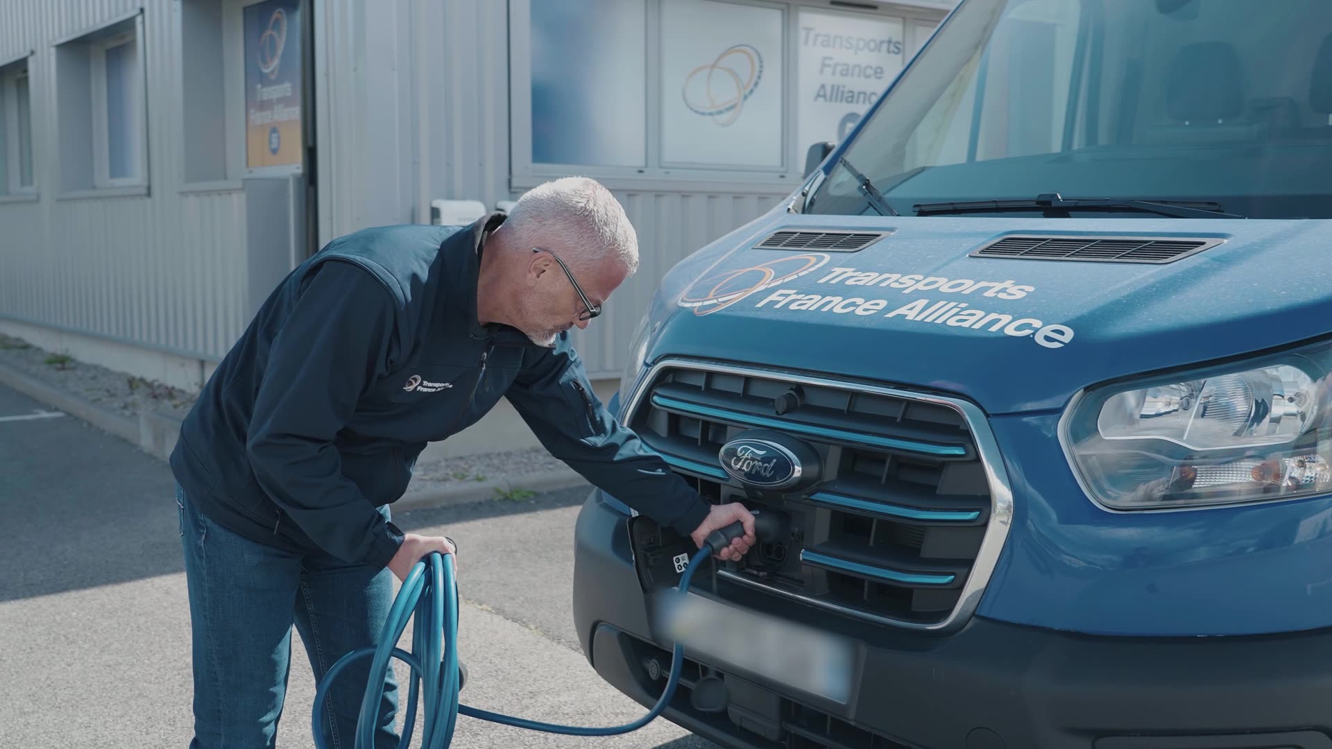 Small Businesses Could Save €14,000 Per Van by Going Electric. LICENSE EXPIRES: 30th June 2027 - LICENSE BY: LMZ Prod LICENSE SCOPE: A - Earned editorial, press releases, press kits. B - All non-broadcast digital and online media. C - All non-broadcast digital and online media, plus Retail and POS (showrooms, events etc). REGION: Europe COPYRIGHT AND IMAGE RIGHTS: This content is solely for editorial use and for providing individual users with information. Any storage in databases, or any distribution to third parties within the scope of commercial use, or for commercial use is permitted with written consent from Ford of Europe only. 