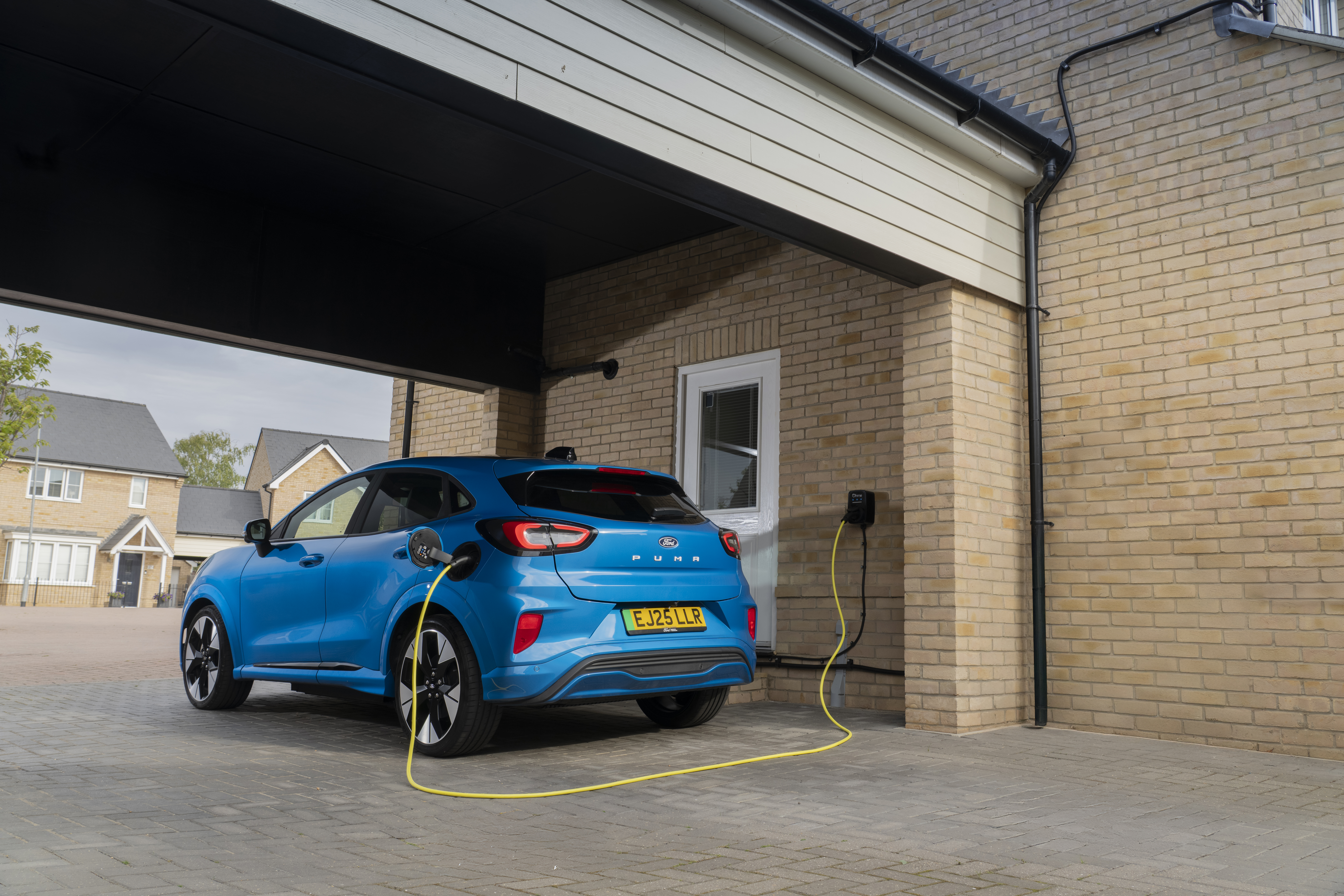 2025 Ford Puma Gen-E - LICENSE EXPIRES:11th August 2028 - LICENSE BY: Stuart Price REGION: United Kingdom and Northern Ireland COPYRIGHT AND IMAGE RIGHTS: This content is solely for editorial use and for providing individual users with information. Any storage in databases, or any distribution to third parties within the scope of commercial use, or for commercial use is permitted with written consent from Ford of Europe only. 