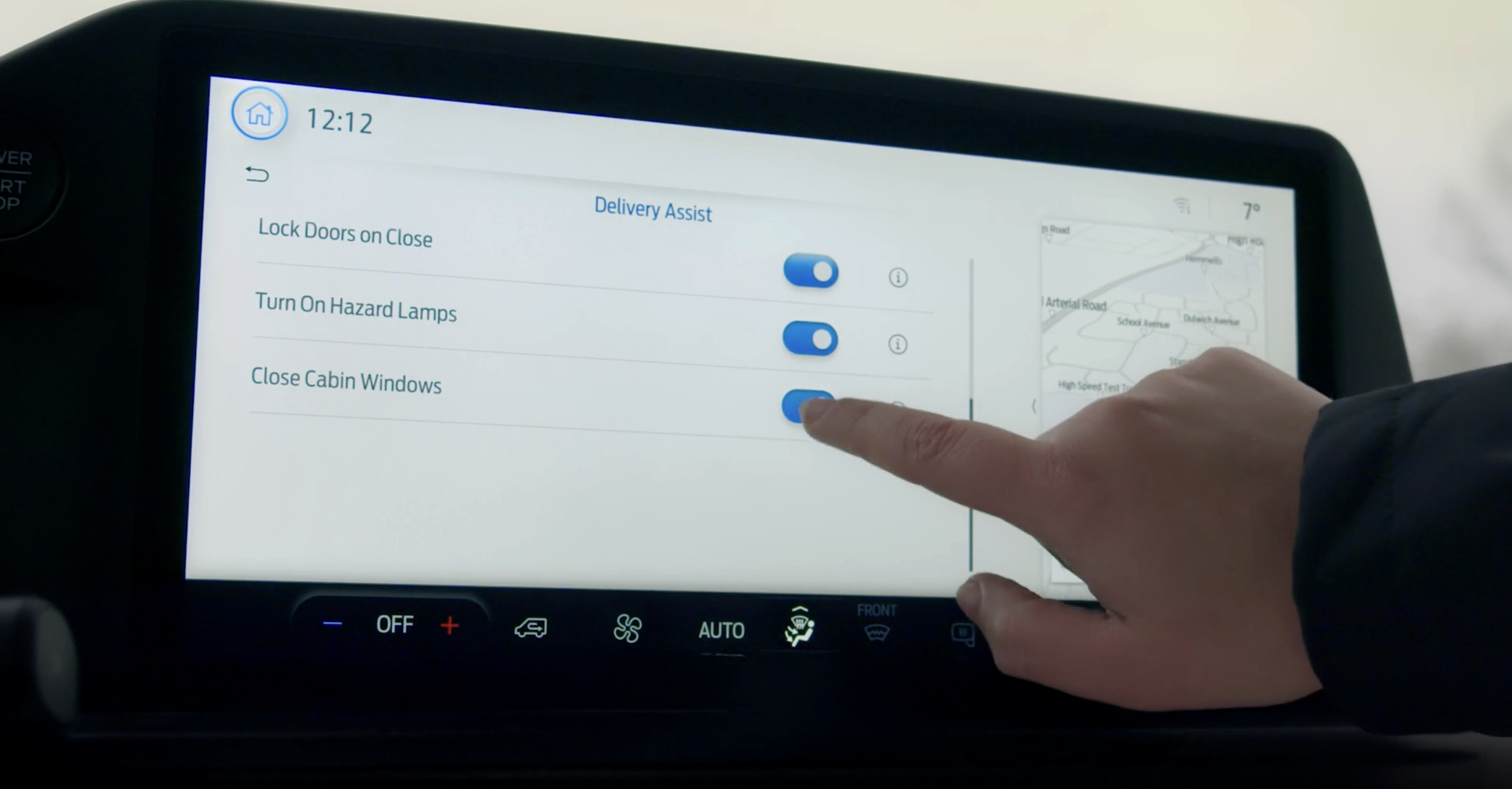 Ford Pro Delivery Assist technology automatically turns off the engine, closes windows, locks doors and activates hazard lights when delivery van drivers make stops  LICENSE EXPIRES: 10.02.2028 - LICENSE BY: Hogarth LICENSE SCOPE: A - Earned editorial, press releases, press kits. B - All non-broadcast digital and online media. REGION: EU COPYRIGHT AND IMAGE RIGHTS: This content is solely for editorial use and for providing individual users with information. Any storage in databases, or any distribution to third parties within the scope of commercial use, or for commercial use is permitted with written consent from Ford of Europe only.