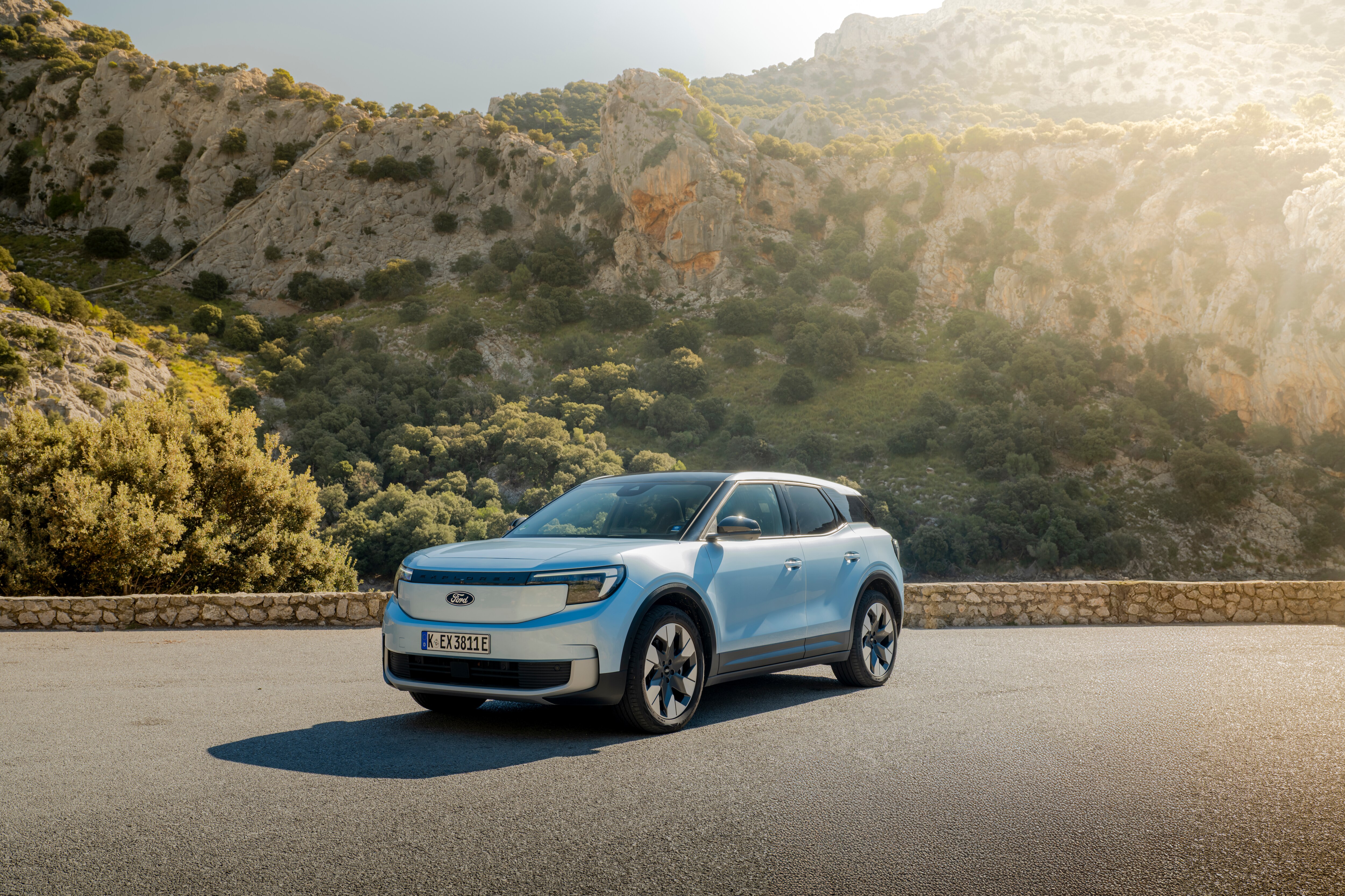 Ford has introduced key improvements to the Explorer Standard Range model for 2026.