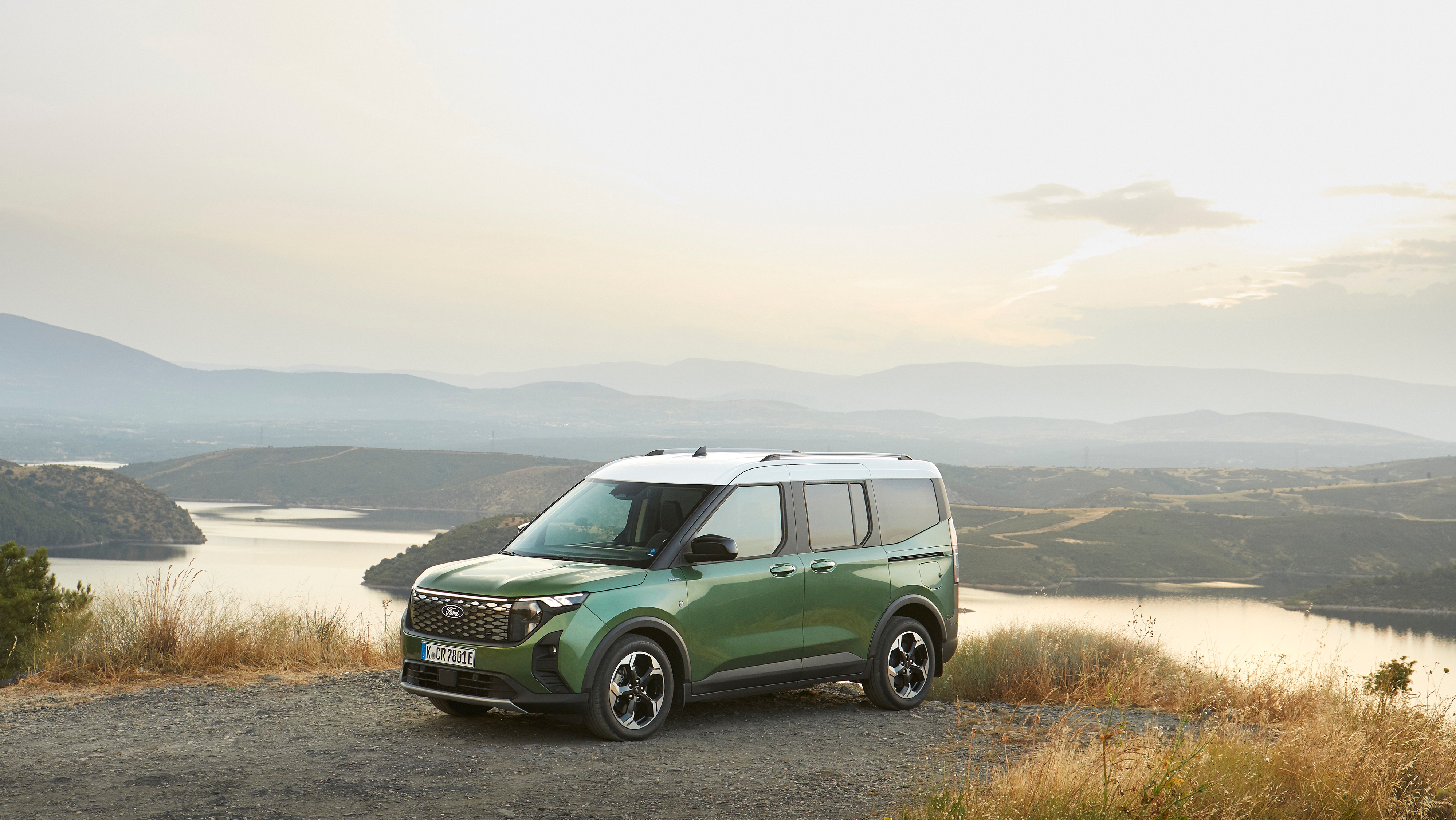 2026 Ford E-Tourneo Courier. License valid for earned editorial, press releases, press kits. All non-broadcast digital and online media. Region: Global. This content is solely for editorial use and for providing individual users with information. Any storage in databases, or any distribution to third parties within the scope of commercial use, or for commercial use is permitted with written consent from Ford in Europe GmbH only.