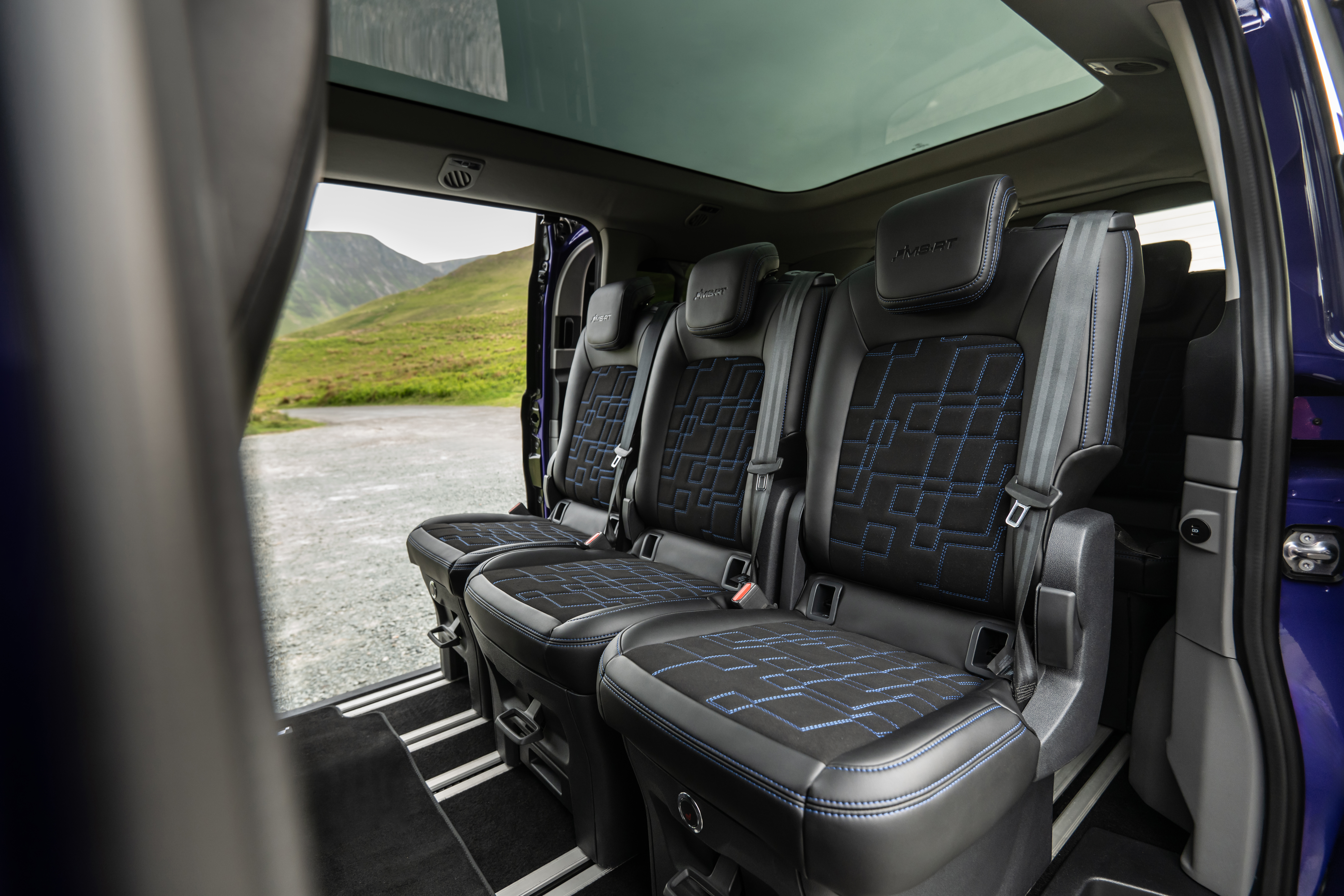 The electric Ford E-Tourneo Custom MS-RT. License valid for earned editorial, press releases, press kits. All non-broadcast digital and online media Region: Global. This content is solely for editorial use and for providing individual users with information. Any storage in databases, or any distribution to third parties within the scope of commercial use, or for commercial use is permitted with written consent from Ford in Europe GmbH only.