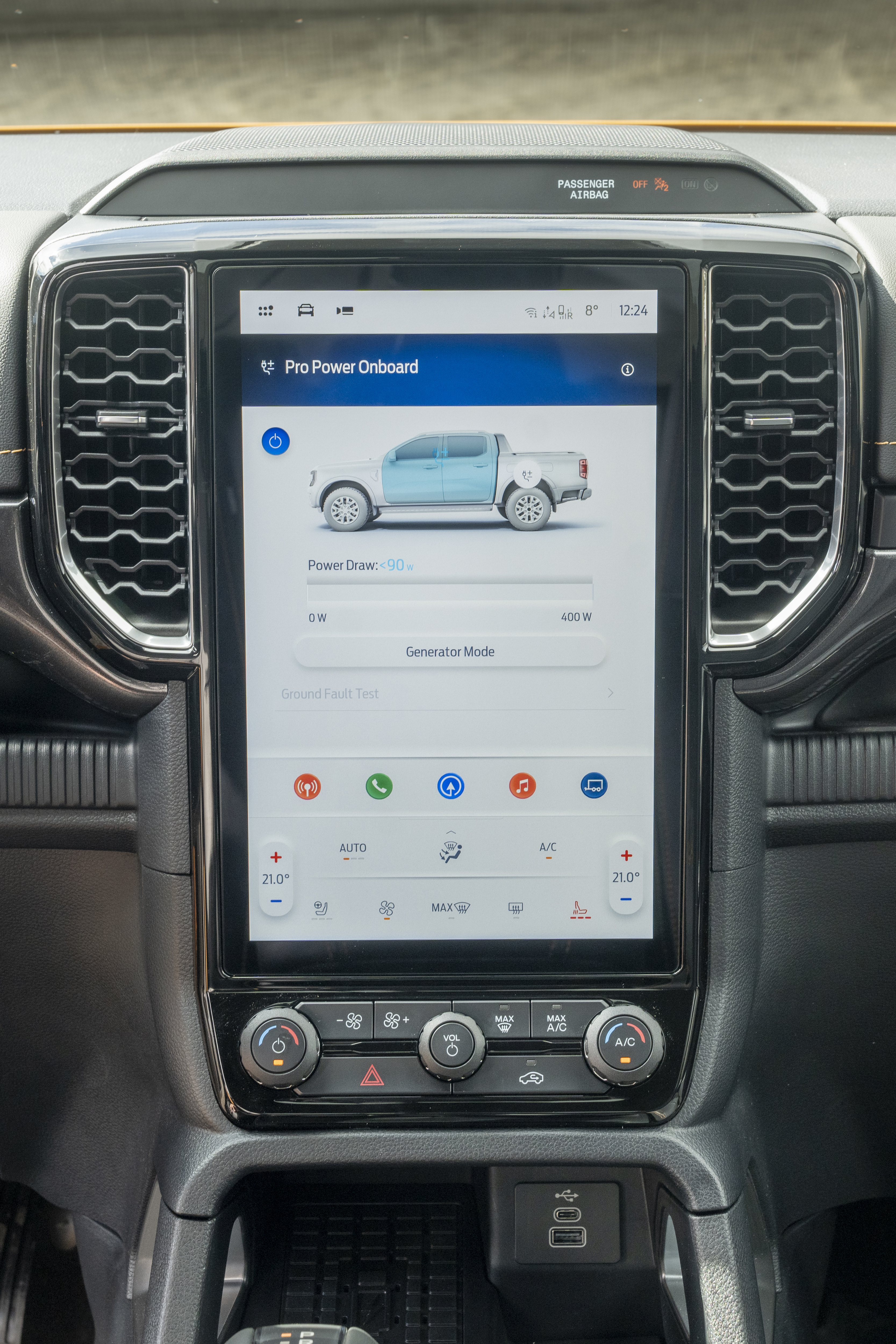 Pro Power Onboard system is controlled via Ranger PHEV's SYNC 4 infotainment system, with the power draw of plugged-in items displayed on the touchscreen. License valid for earned editorial, press releases, press kits. Region: Europe. This content is solely for editorial use and for providing individual users with information. Any storage in databases, or any distribution to third parties within the scope of commercial use, or for commercial use is permitted with written consent from Ford in Europe GmbH only.