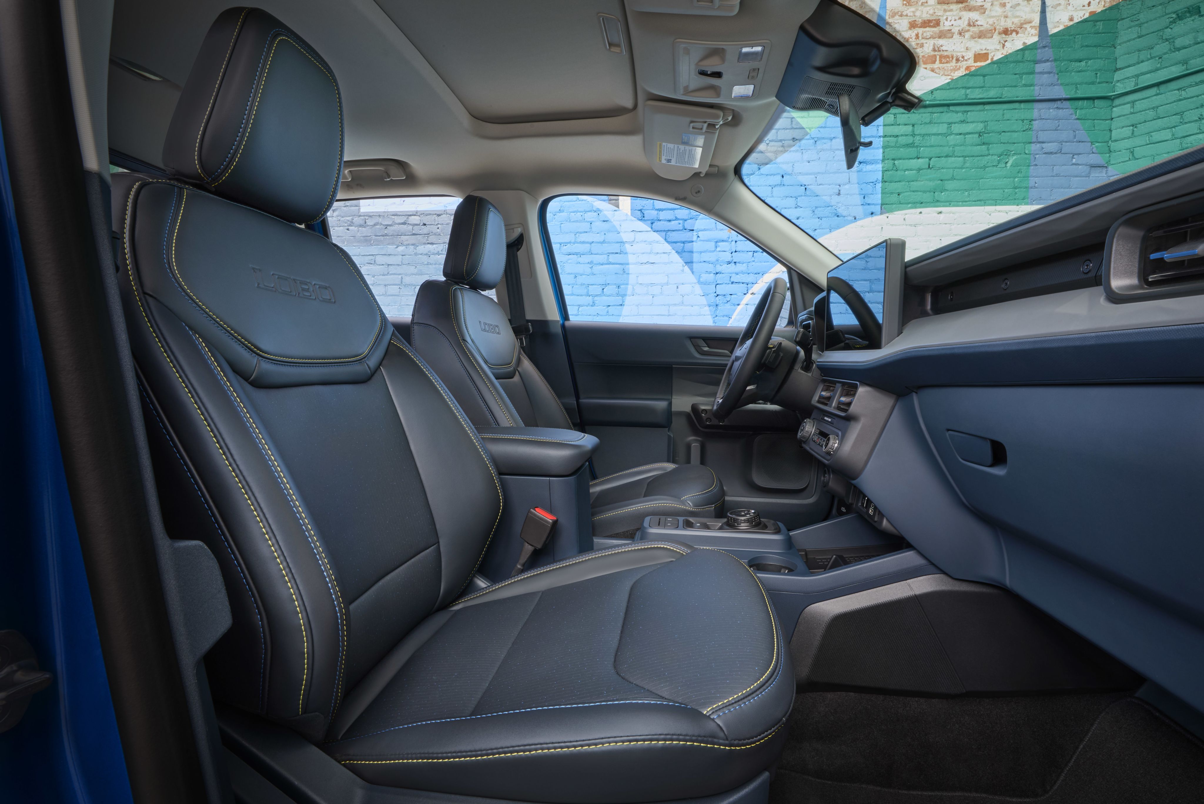 Interior of 2025 Ford Maverick Lobo